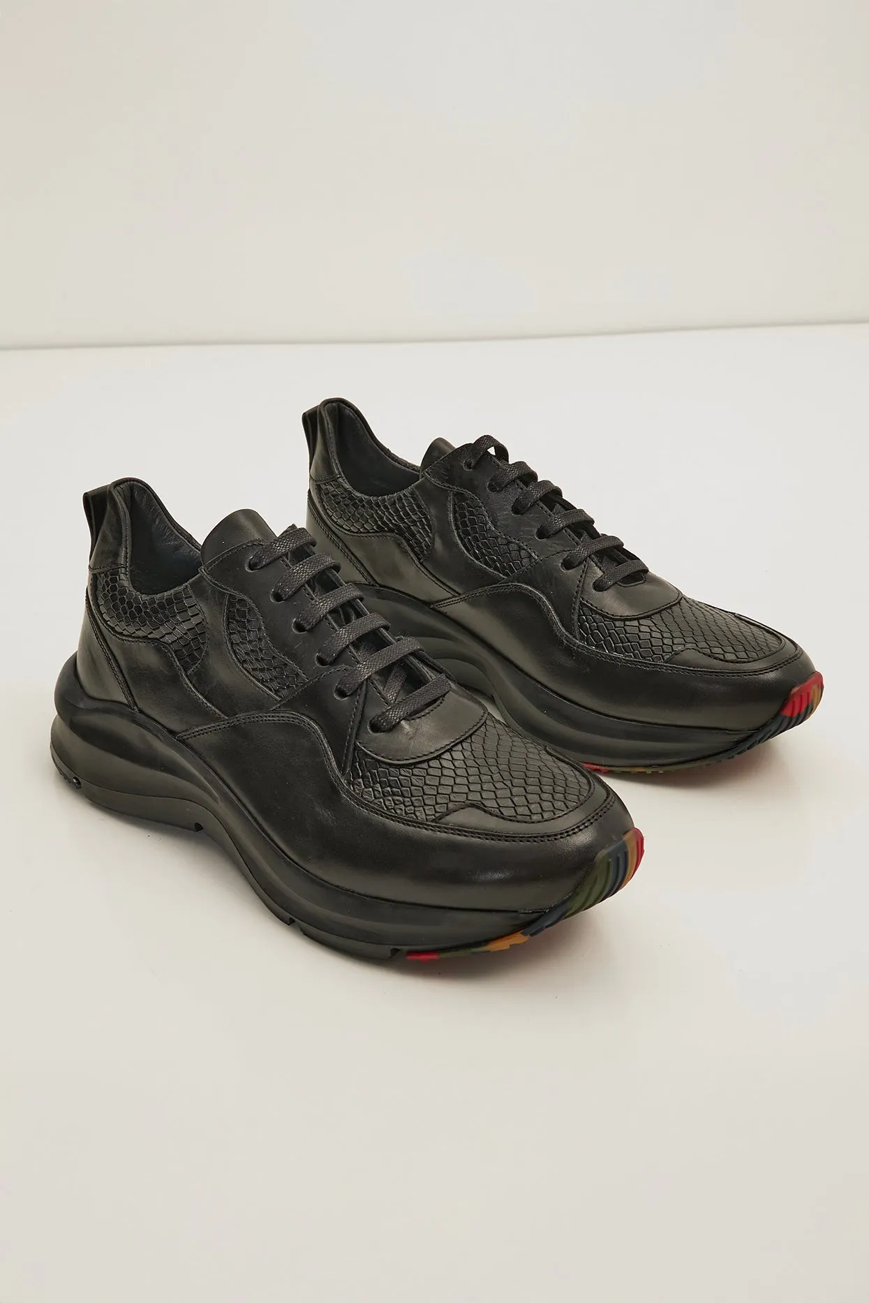 Exaggerated Sole Sneaker - Black