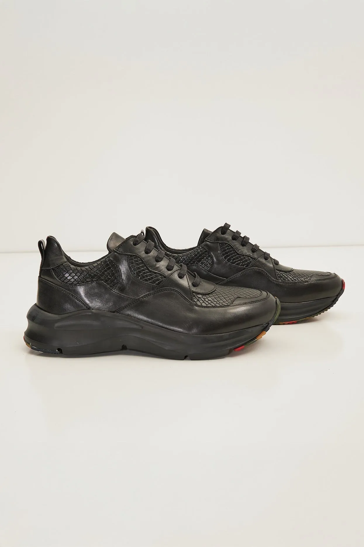 Exaggerated Sole Sneaker - Black