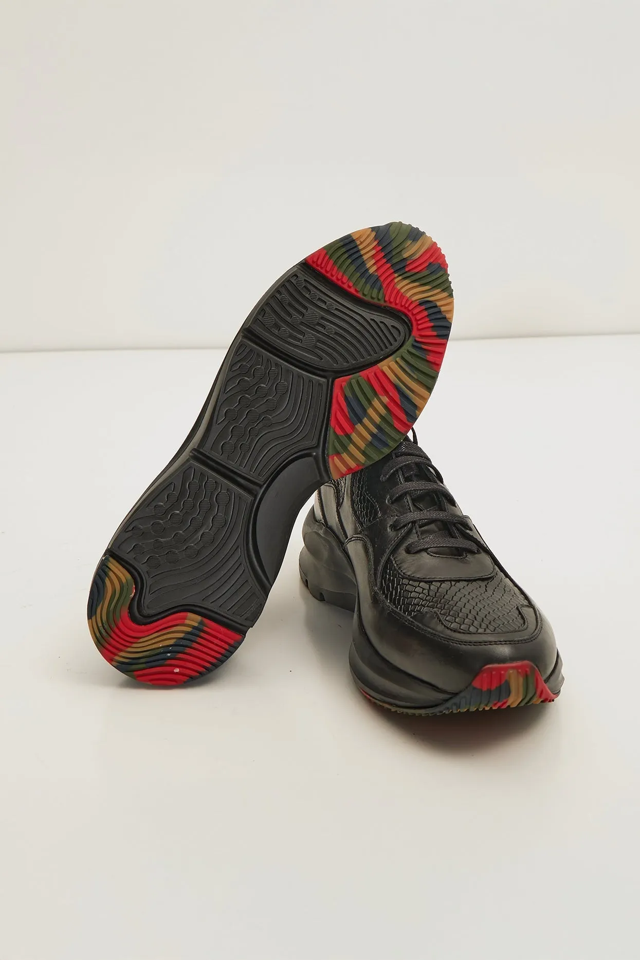 Exaggerated Sole Sneaker - Black