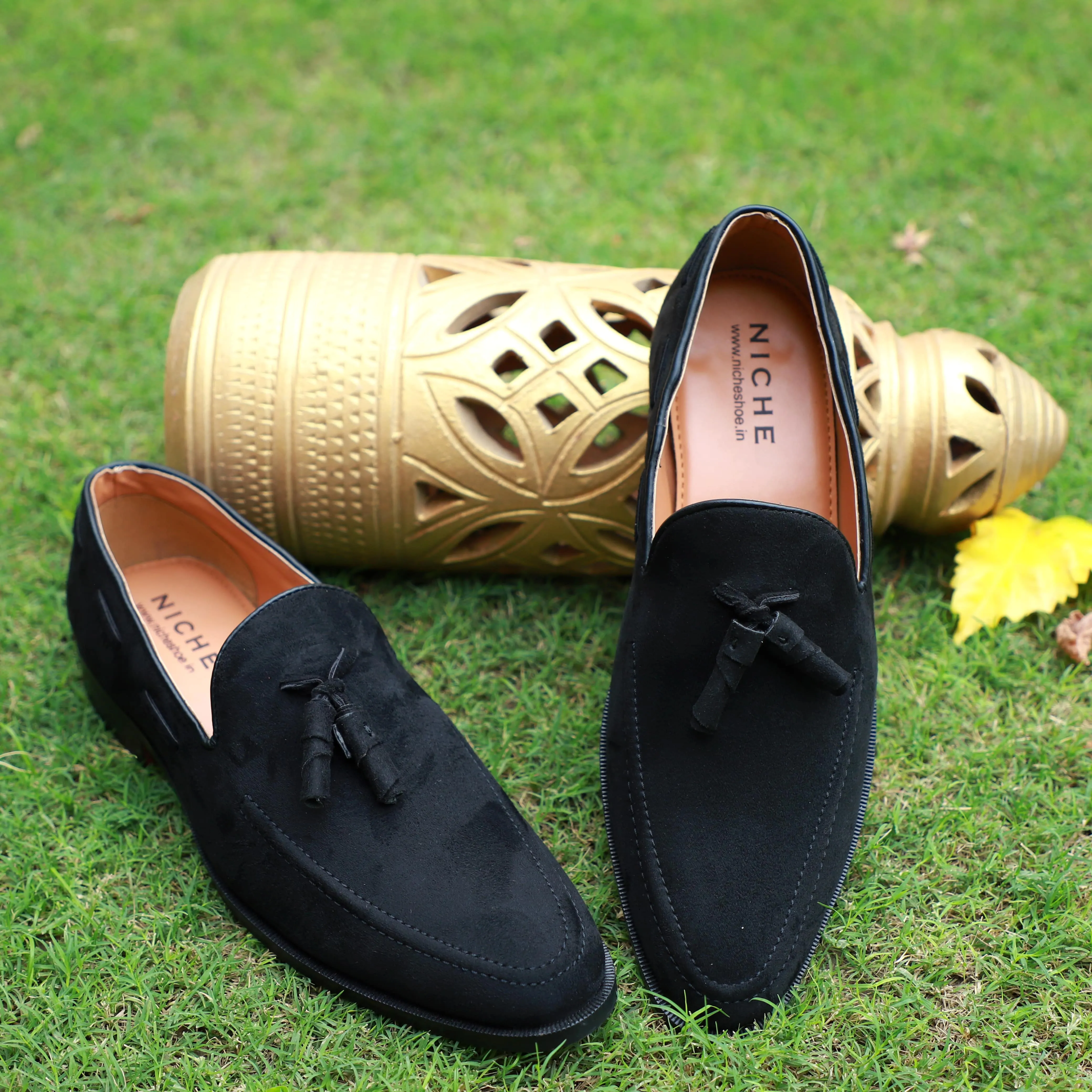 NICHE Black Elegant Suede Tassel Loafer