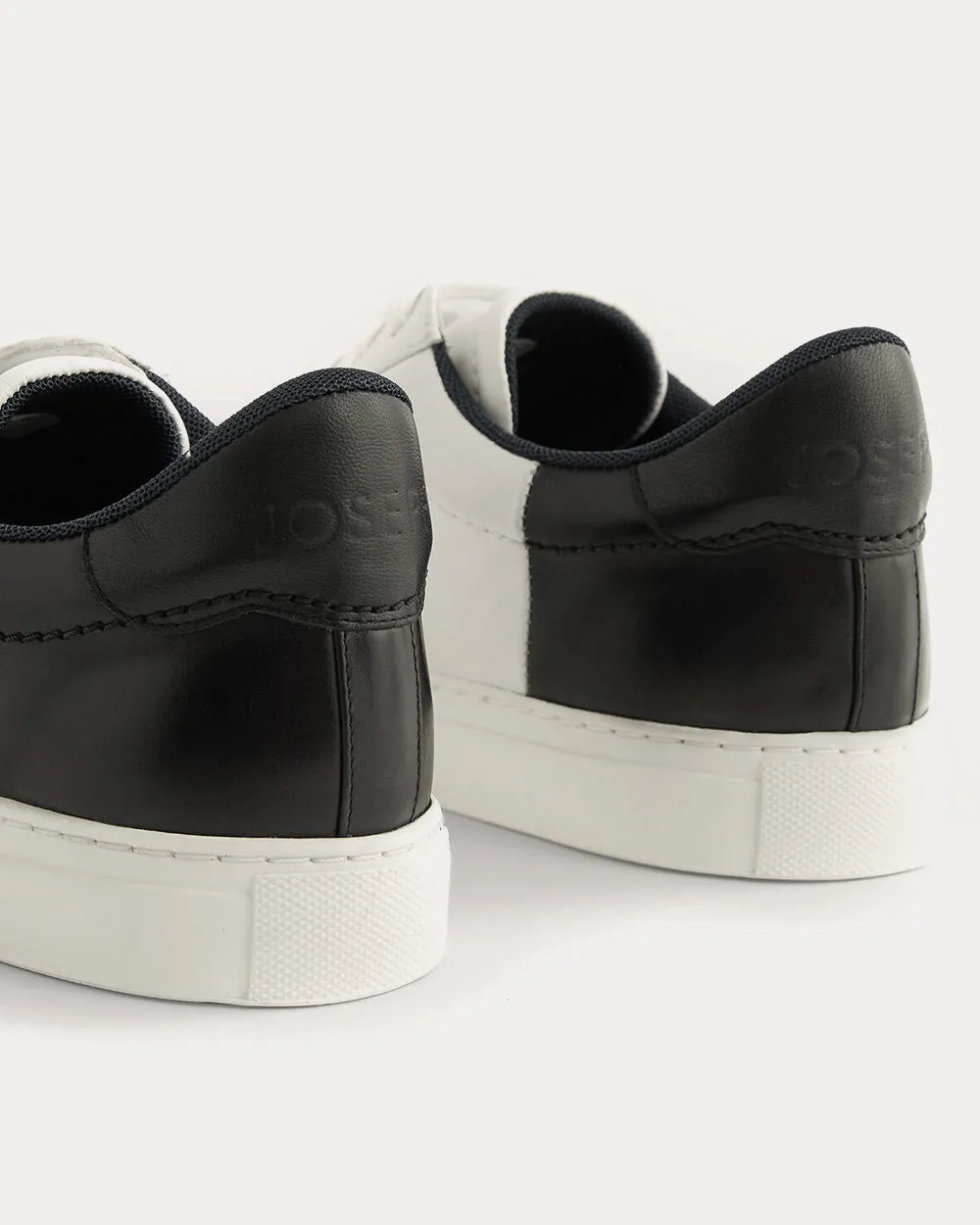Trainer White / Black Low Top Sneakers