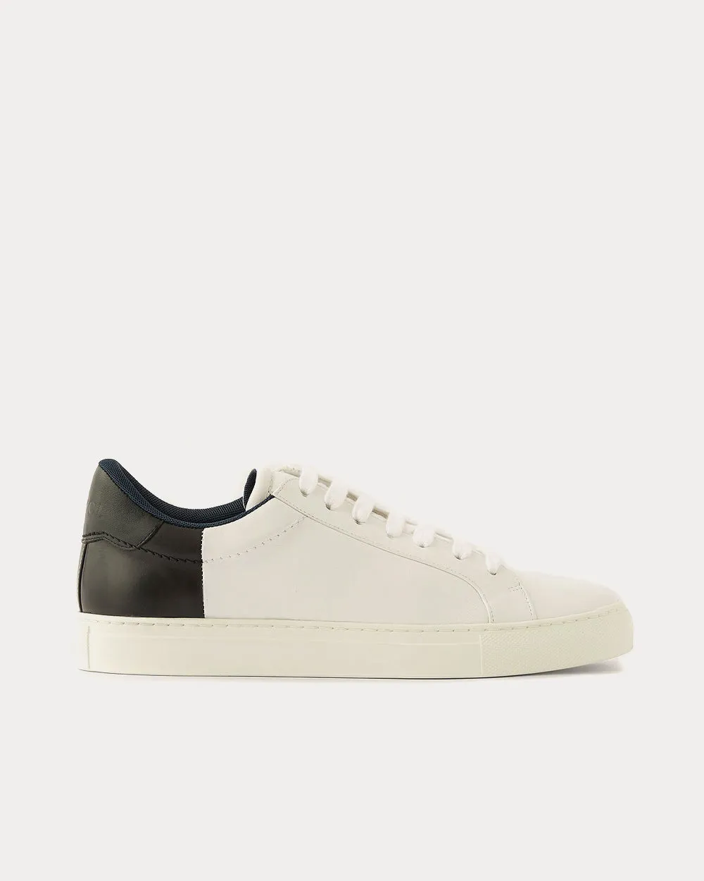 Trainer White / Black Low Top Sneakers